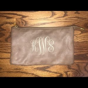Crossbody purse with removable strap